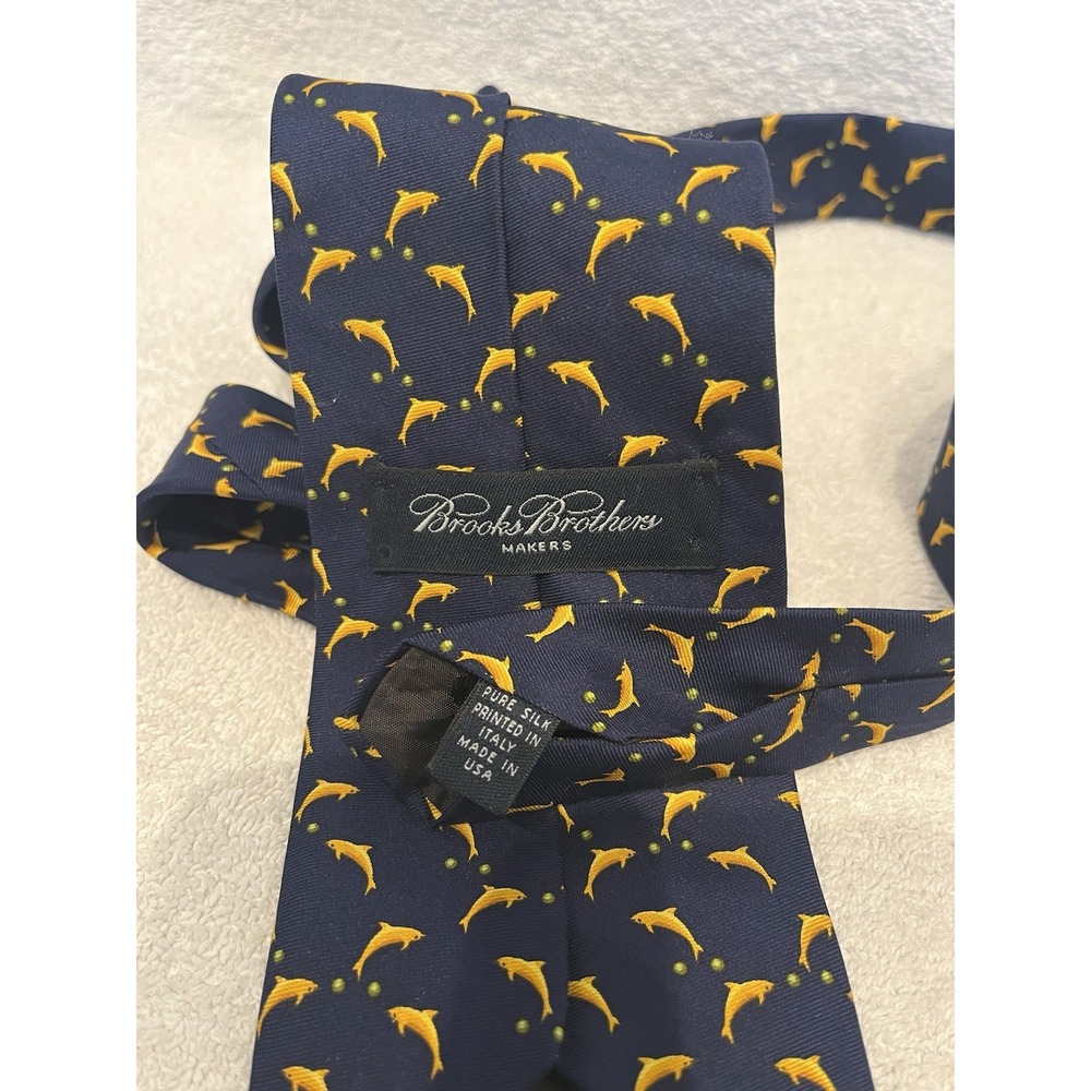 Brooks Brothers Makers Navy Blue Yellow DOLPHINS Pure Silk Tie Italy USA‎ 58" - Picture 3 of 3